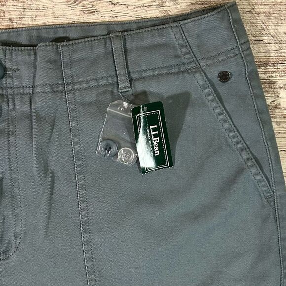 NWT LL Bean Favorite Fit Utility Shorts cadet blue size 18 cotton blend - Picture 2 of 8